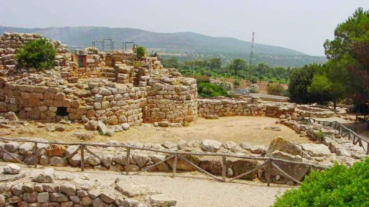 I siti archeologici di Villasimius: guida completa ai nuraghi e alle rovine